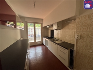 appartement terrasse à la location -   09000  FOIX, surface 81,37 m2 location appartement terrasse - API423231